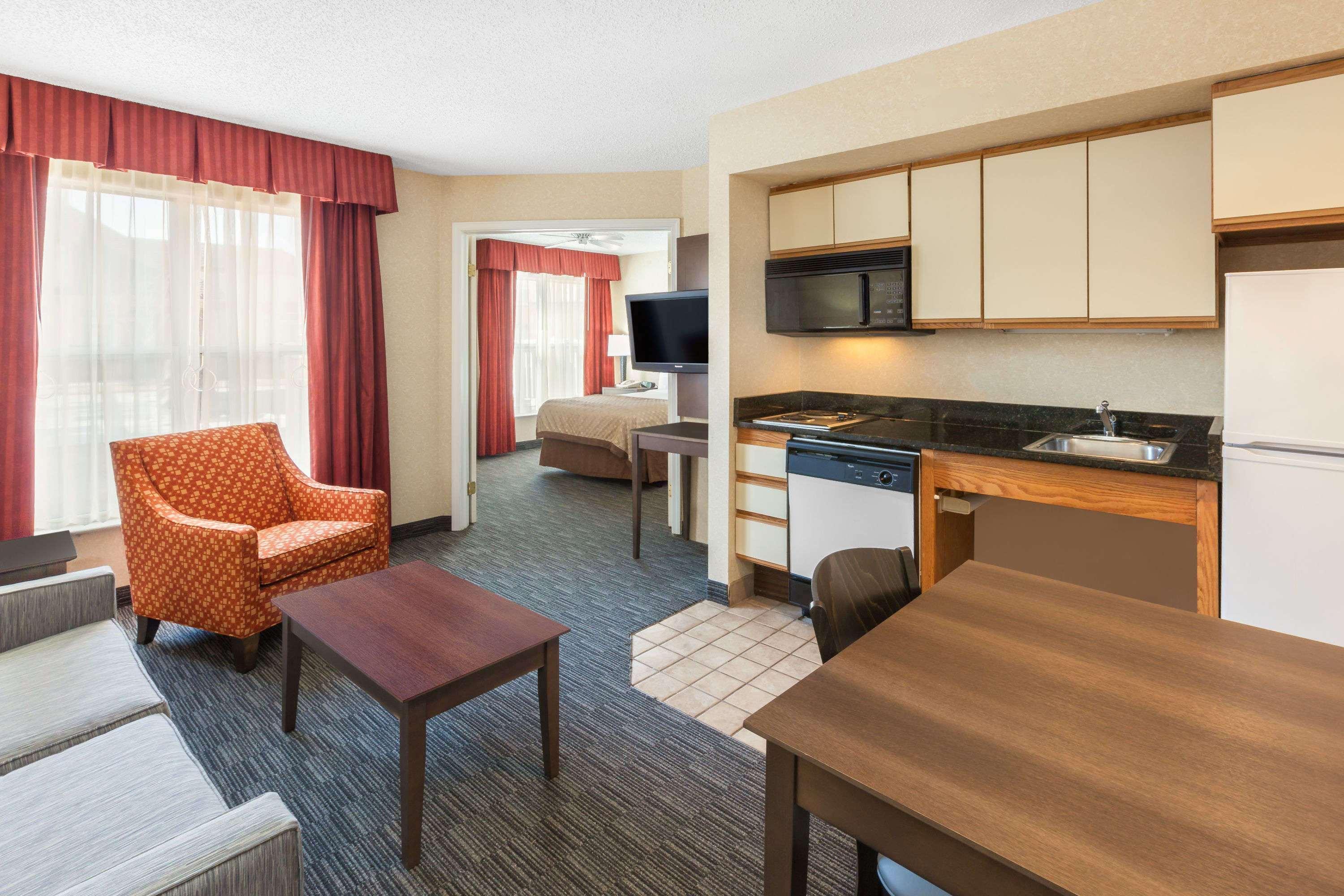 Affordable Suites Of America Detroit-Уоррен Экстерьер фото