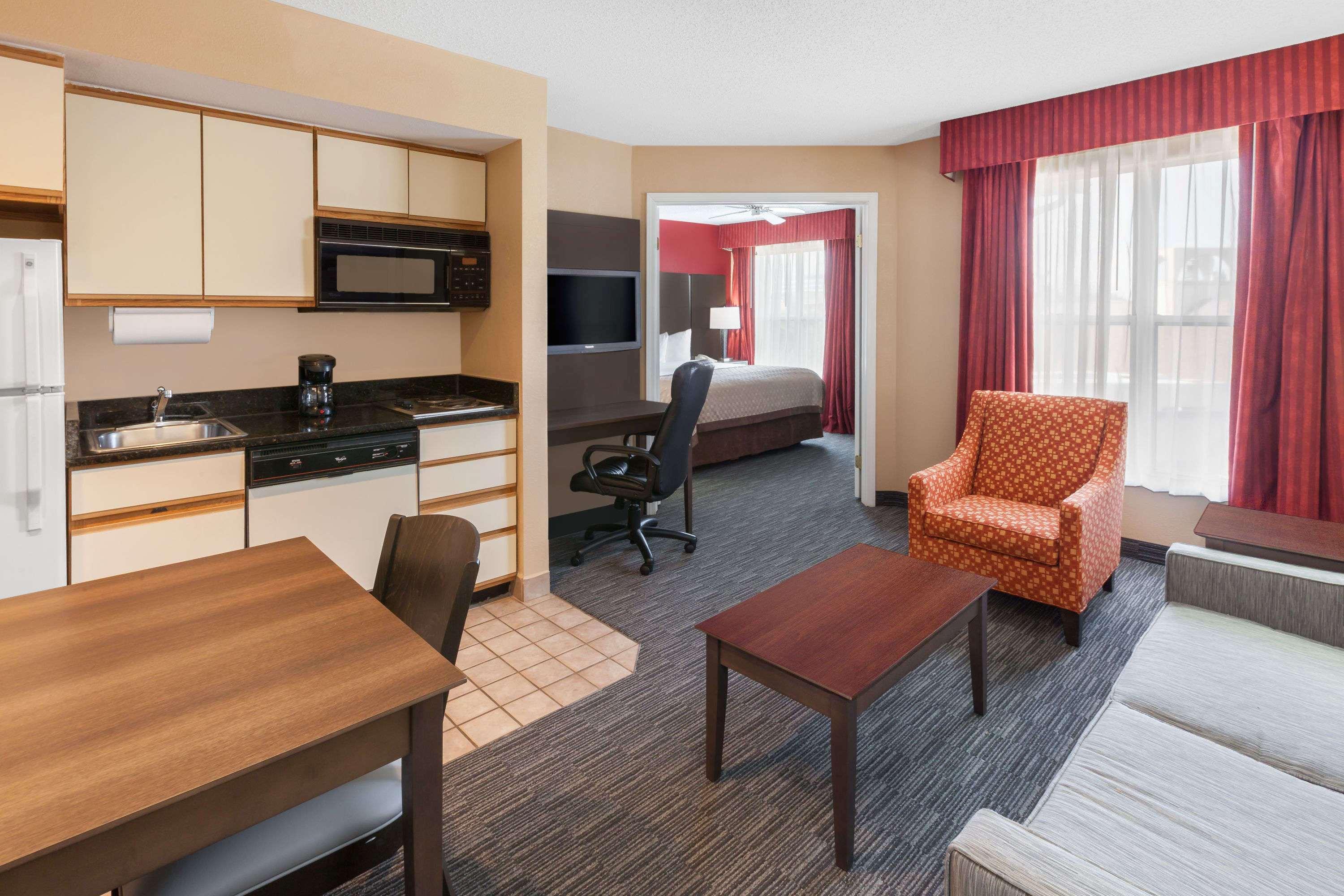 Affordable Suites Of America Detroit-Уоррен Экстерьер фото